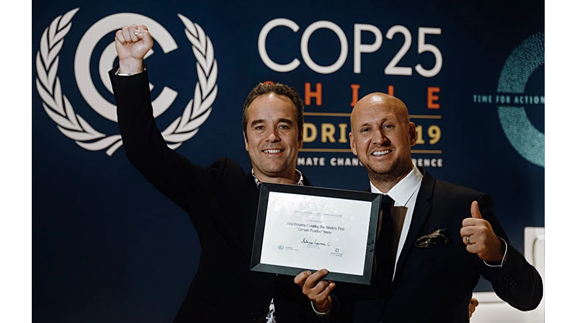 Kaj Torok and Christoffer Bergfors with diploma. Photo.